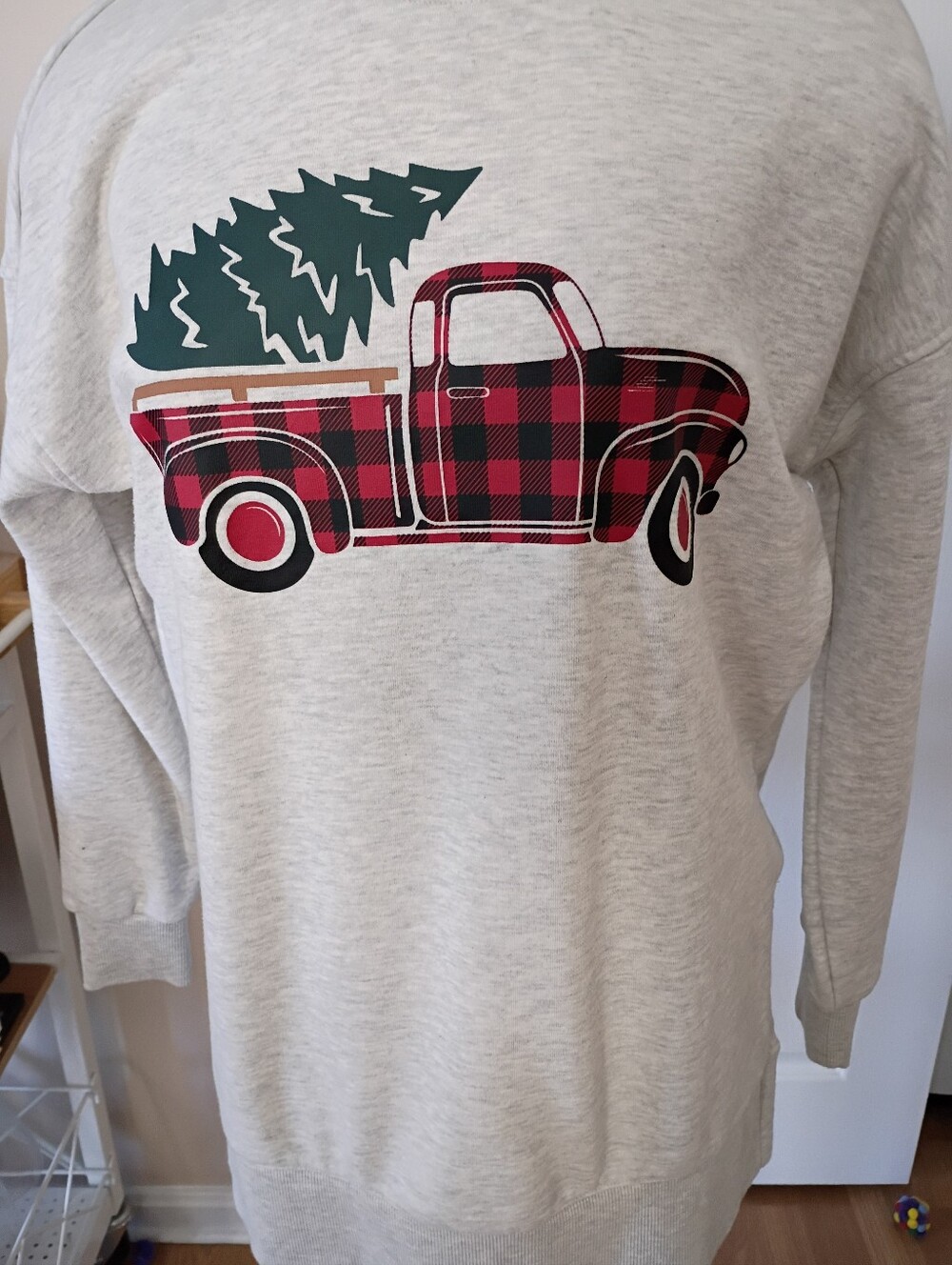 Light Gray Women's Sweatshirt with Christmas Red Plaid Truck Graphic - M